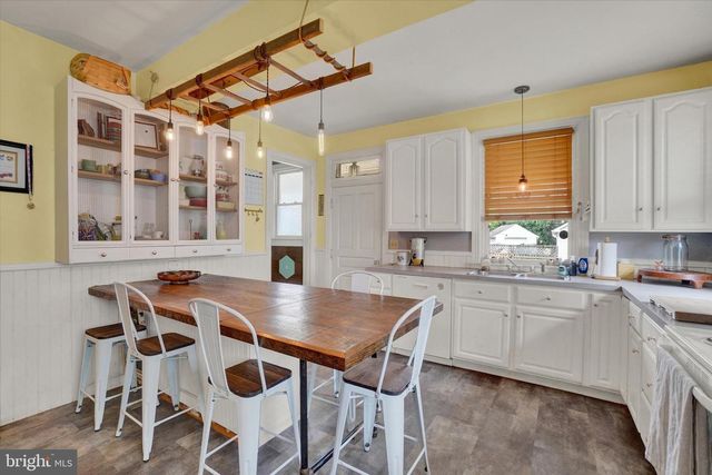 2405 S QUEEN ST, York, PA 17402