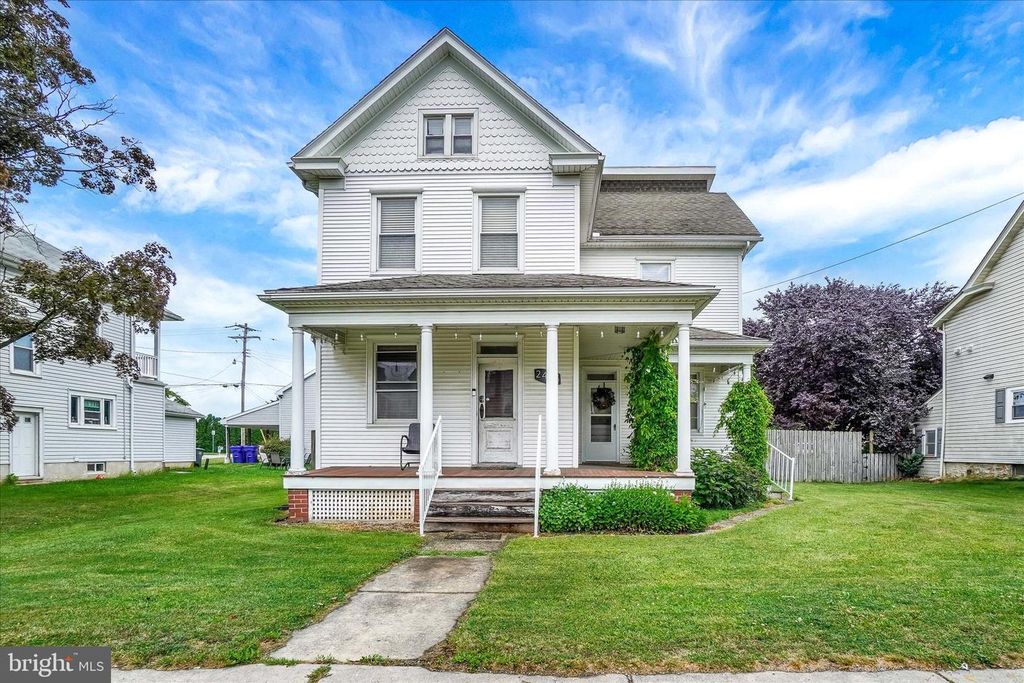 2405 S QUEEN ST, York, PA 17402