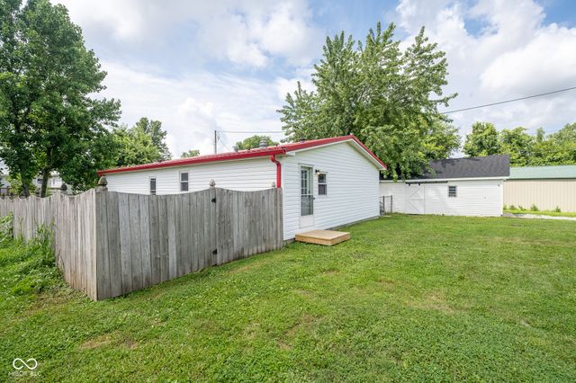 32 Martinsville Street, Greencastle, IN 46135