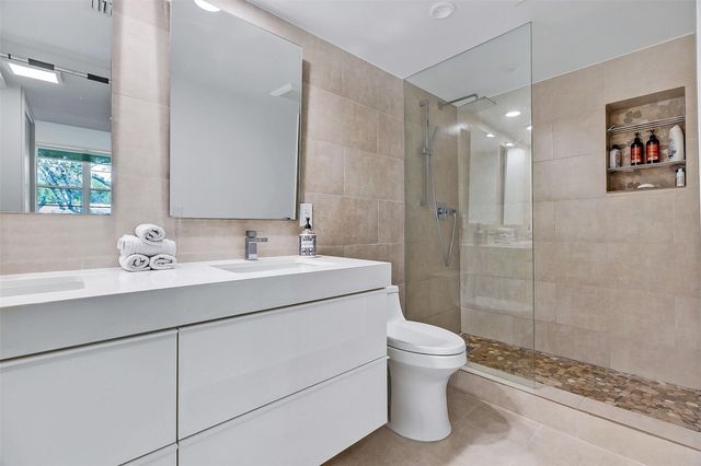 3611 Oaks Clubhouse Drive 203, Pompano Beach, FL 33069