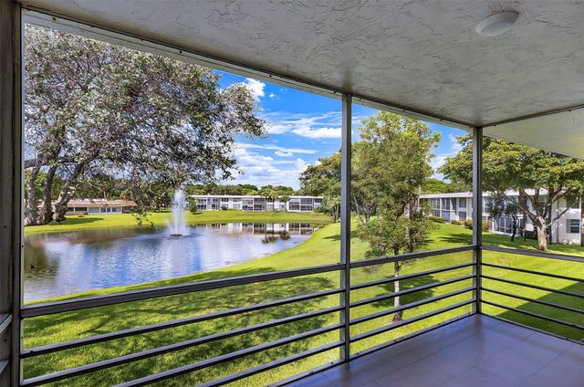 3611 Oaks Clubhouse Drive 203, Pompano Beach, FL 33069