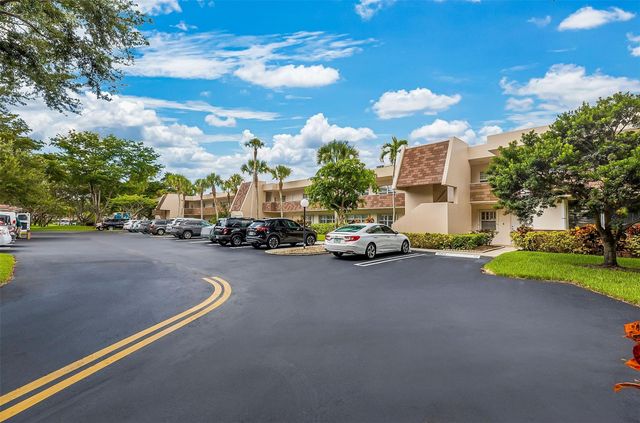 3611 Oaks Clubhouse Drive 203, Pompano Beach, FL 33069