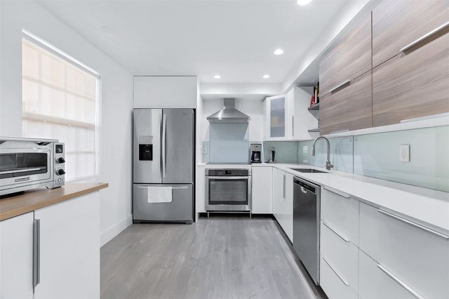 3611 Oaks Clubhouse Drive 203, Pompano Beach, FL 33069