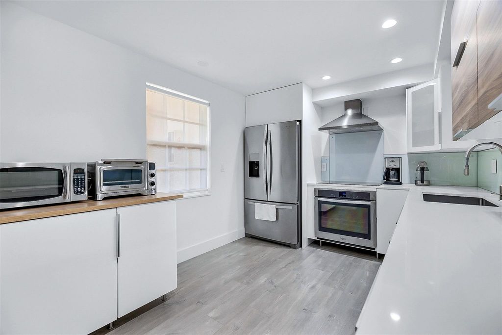 3611 Oaks Clubhouse Drive 203, Pompano Beach, FL 33069