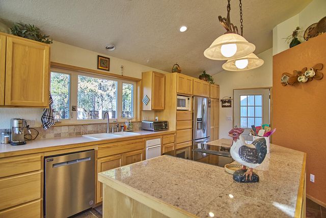 17277 Willow Court, Bend, OR 97707