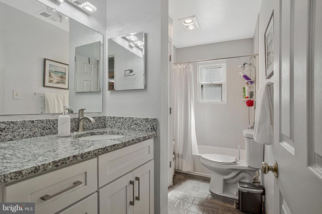 Image 17 of property listing at 114 RIVER RD, Edgewater, MD 21037