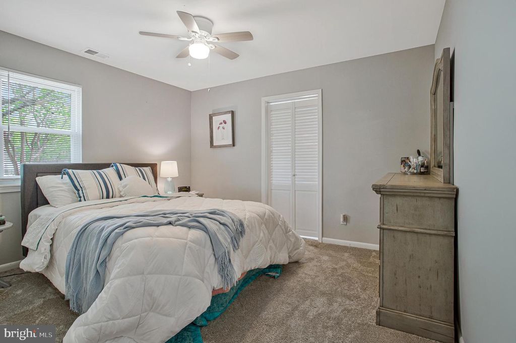 Image 18 of property listing at 114 RIVER RD, Edgewater, MD 21037