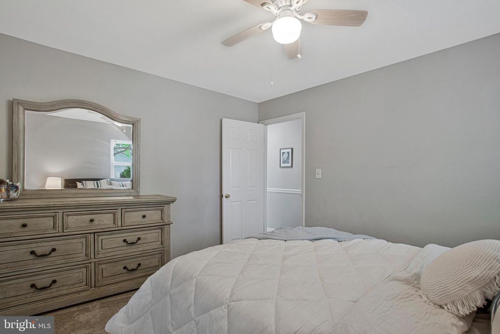 Image 19 of property listing at 114 RIVER RD, Edgewater, MD 21037