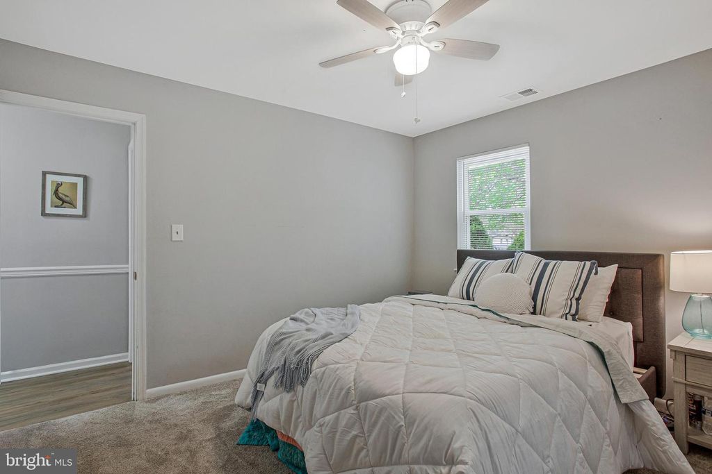 Image 20 of property listing at 114 RIVER RD, Edgewater, MD 21037