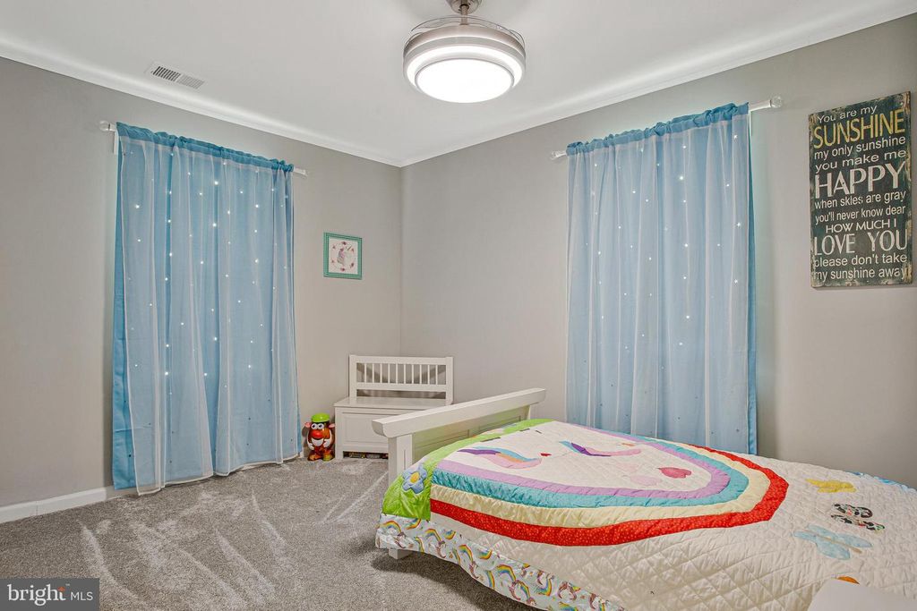 Image 21 of property listing at 114 RIVER RD, Edgewater, MD 21037