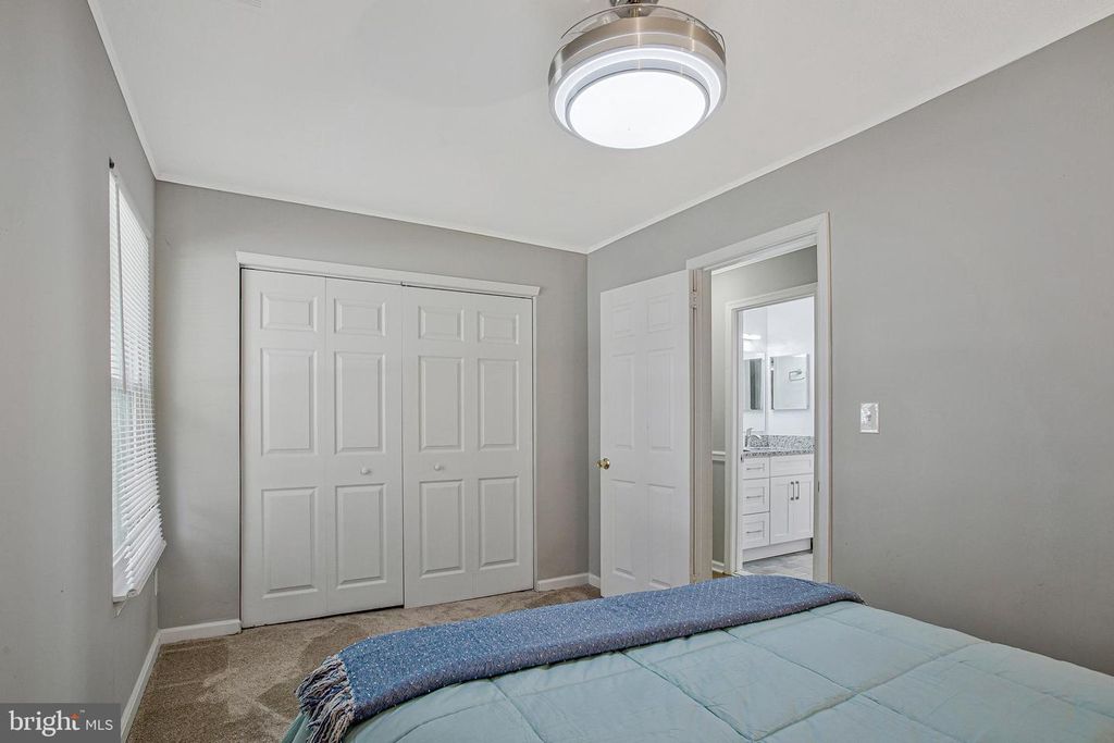 Image 24 of property listing at 114 RIVER RD, Edgewater, MD 21037