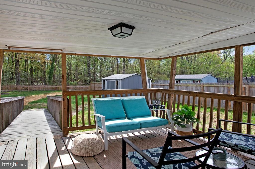 Image 25 of property listing at 114 RIVER RD, Edgewater, MD 21037