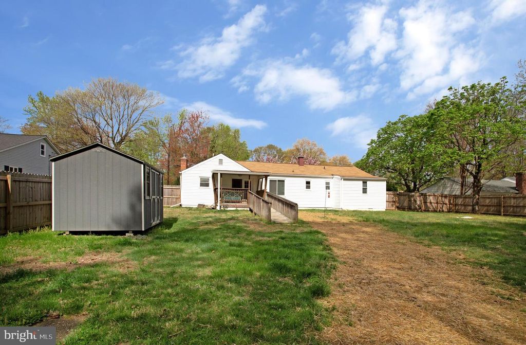 Image 27 of property listing at 114 RIVER RD, Edgewater, MD 21037