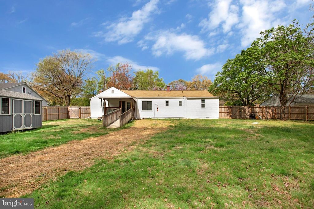 Image 28 of property listing at 114 RIVER RD, Edgewater, MD 21037