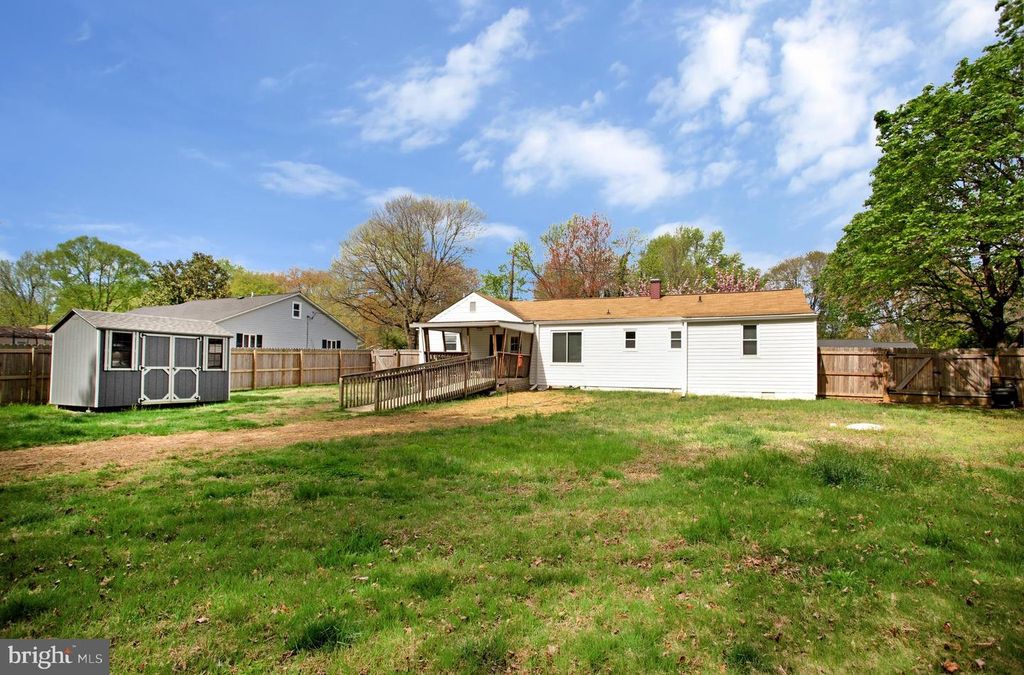 Image 29 of property listing at 114 RIVER RD, Edgewater, MD 21037