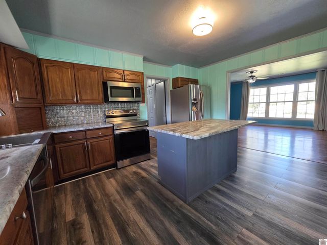 6421 Benton Road, Paducah, KY 42003