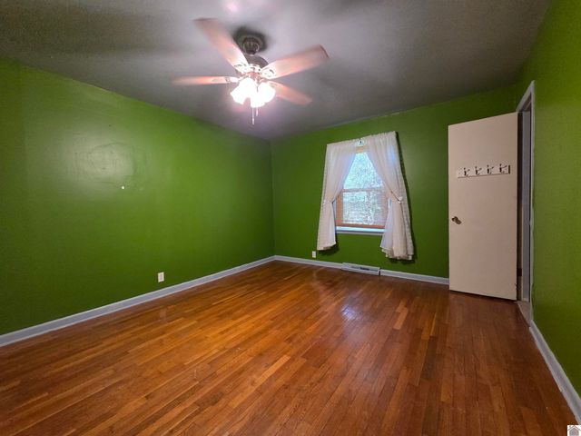 6421 Benton Road, Paducah, KY 42003