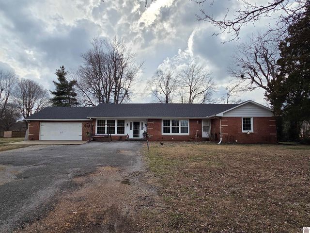 6421 Benton Road, Paducah, KY 42003
