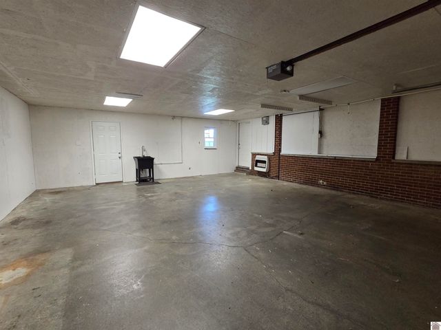 6421 Benton Road, Paducah, KY 42003