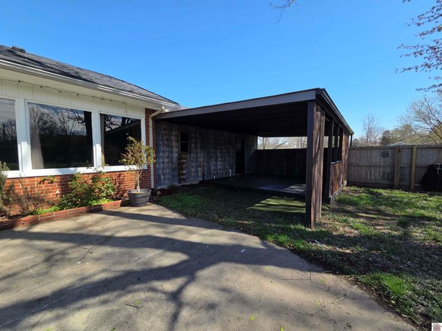 6421 Benton Road, Paducah, KY 42003