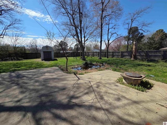 6421 Benton Road, Paducah, KY 42003