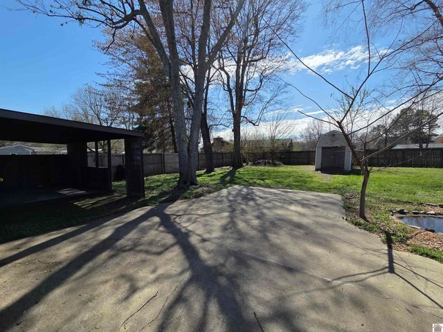 6421 Benton Road, Paducah, KY 42003