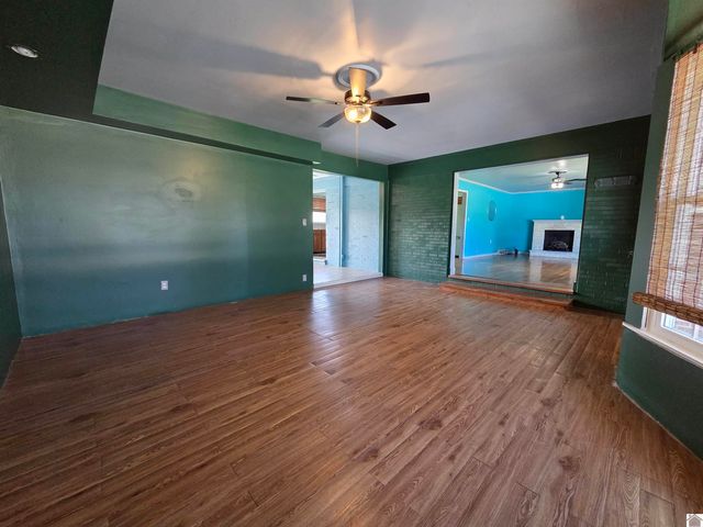 6421 Benton Road, Paducah, KY 42003