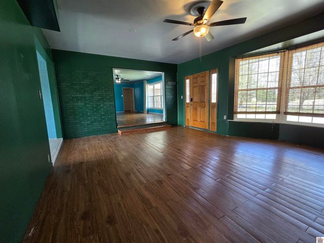 6421 Benton Road, Paducah, KY 42003