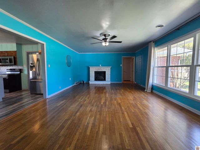 6421 Benton Road, Paducah, KY 42003