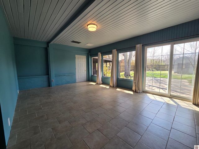 6421 Benton Road, Paducah, KY 42003