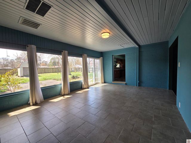 6421 Benton Road, Paducah, KY 42003