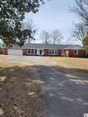 6421 Benton Road, Paducah, KY 42003