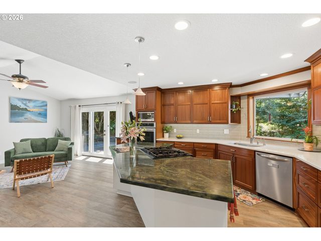 17295 HANNEMAN Ct, Gladstone, OR 97027