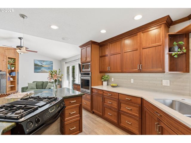 17295 HANNEMAN Ct, Gladstone, OR 97027