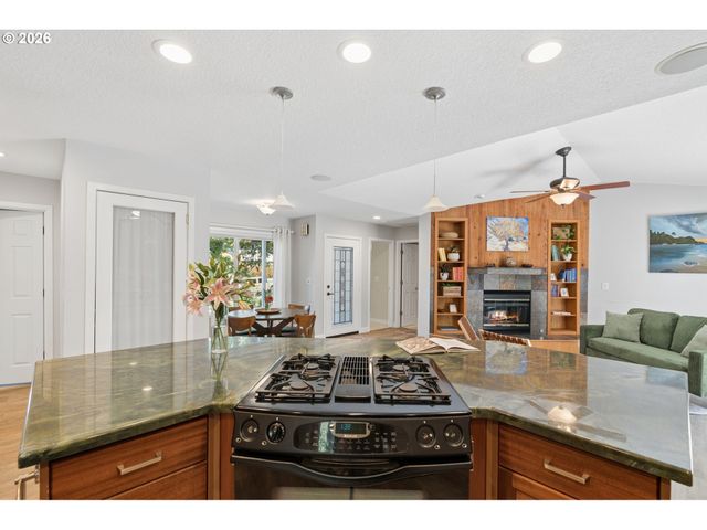 17295 HANNEMAN Ct, Gladstone, OR 97027