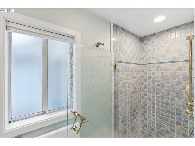 17295 HANNEMAN Ct, Gladstone, OR 97027