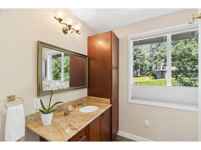 17295 HANNEMAN Ct, Gladstone, OR 97027