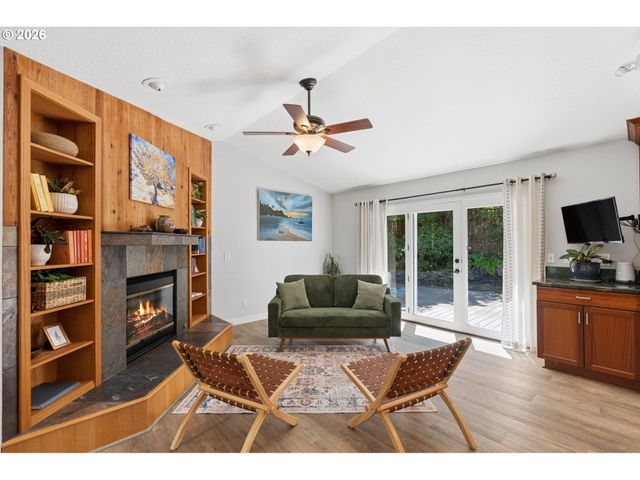 17295 HANNEMAN Ct, Gladstone, OR 97027