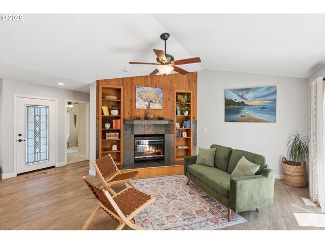 17295 HANNEMAN Ct, Gladstone, OR 97027