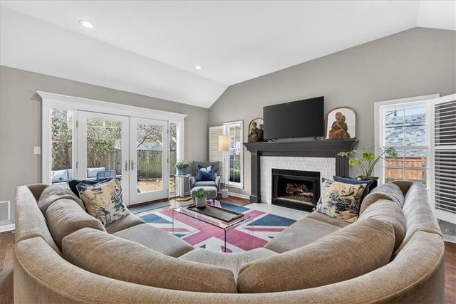 6534 Summit Street, Kansas City, MO 64113