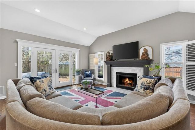 6534 Summit Street, Kansas City, MO 64113