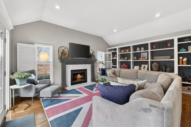 6534 Summit Street, Kansas City, MO 64113