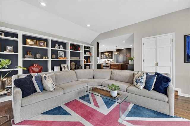 6534 Summit Street, Kansas City, MO 64113