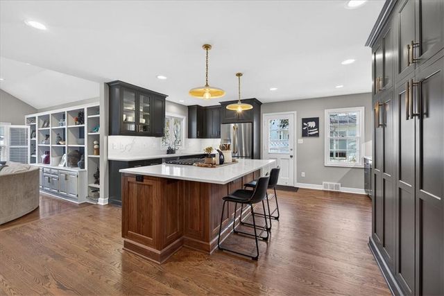 6534 Summit Street, Kansas City, MO 64113