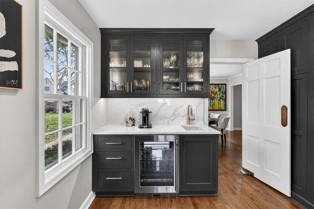 6534 Summit Street, Kansas City, MO 64113