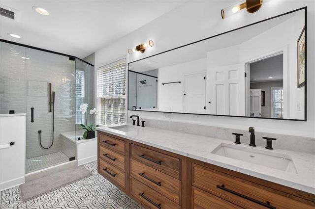 6534 Summit Street, Kansas City, MO 64113