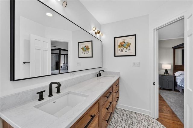 6534 Summit Street, Kansas City, MO 64113