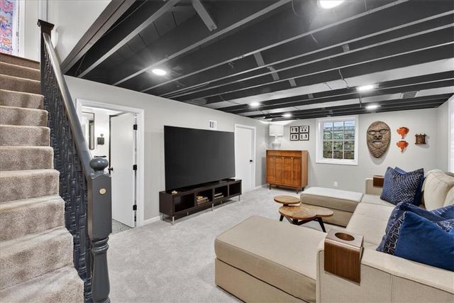 6534 Summit Street, Kansas City, MO 64113