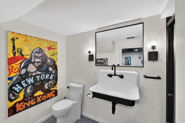 6534 Summit Street, Kansas City, MO 64113