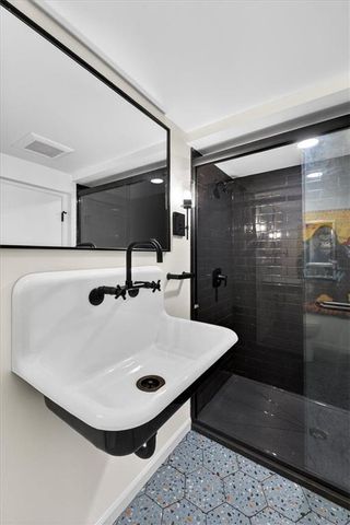 6534 Summit Street, Kansas City, MO 64113